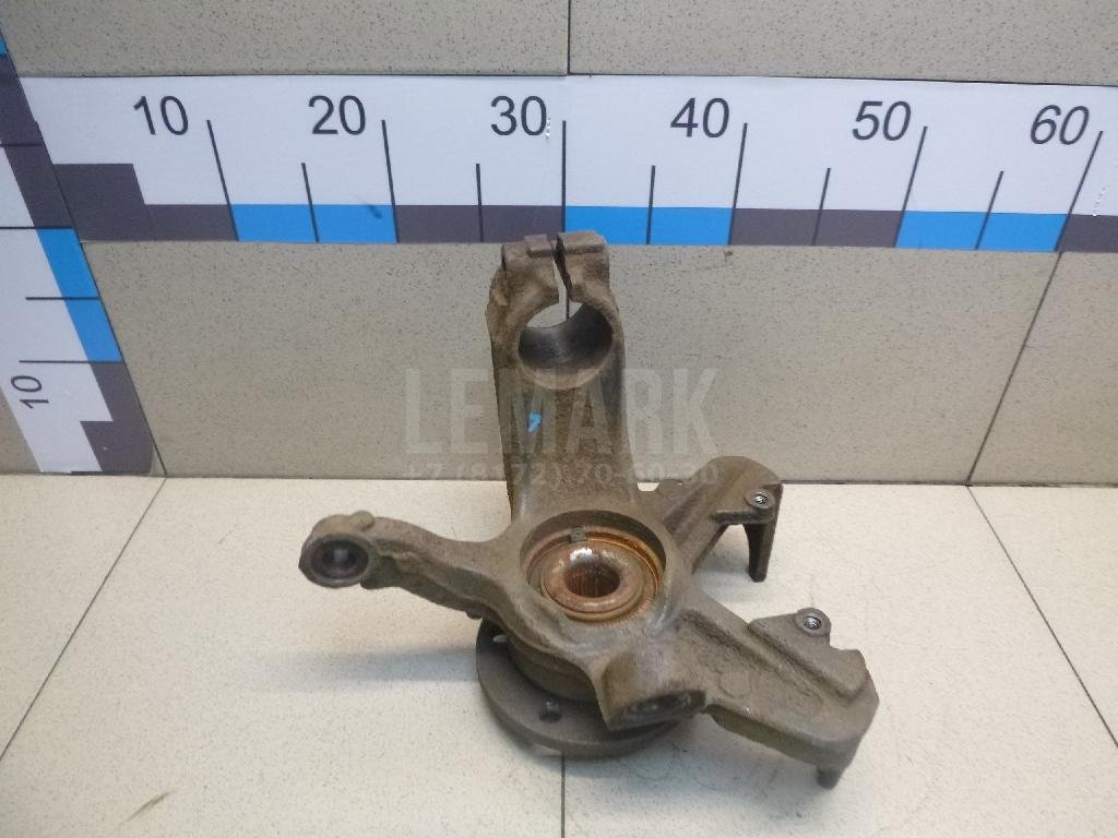 Кулак поворотный передний левый