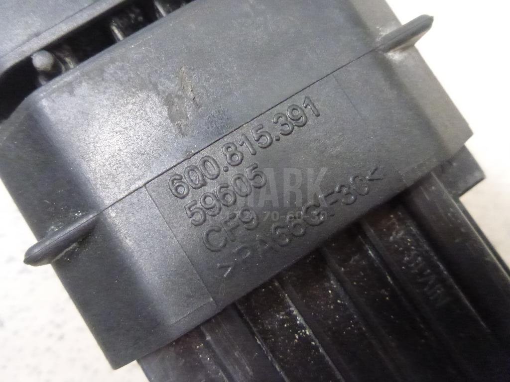 Крышка салонного фильтра