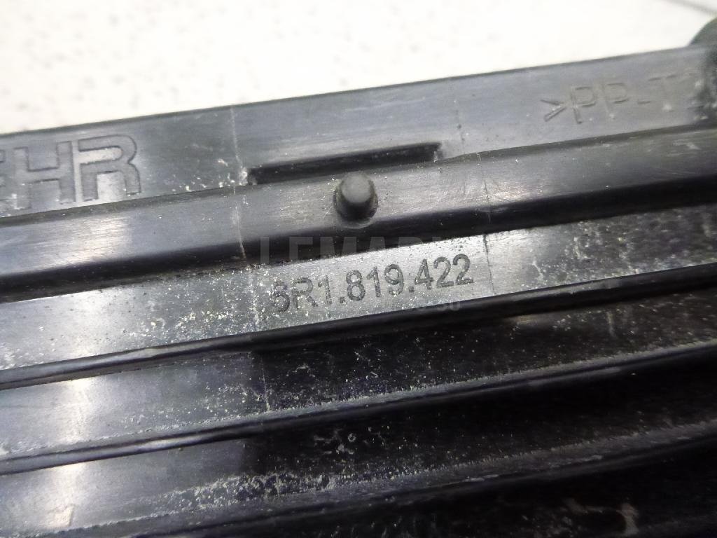 Крышка салонного фильтра