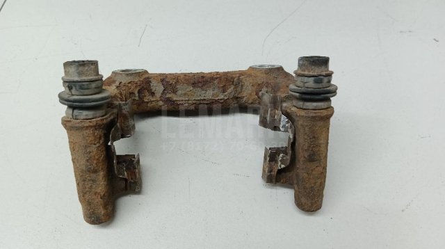 Скоба суппорта заднего левого