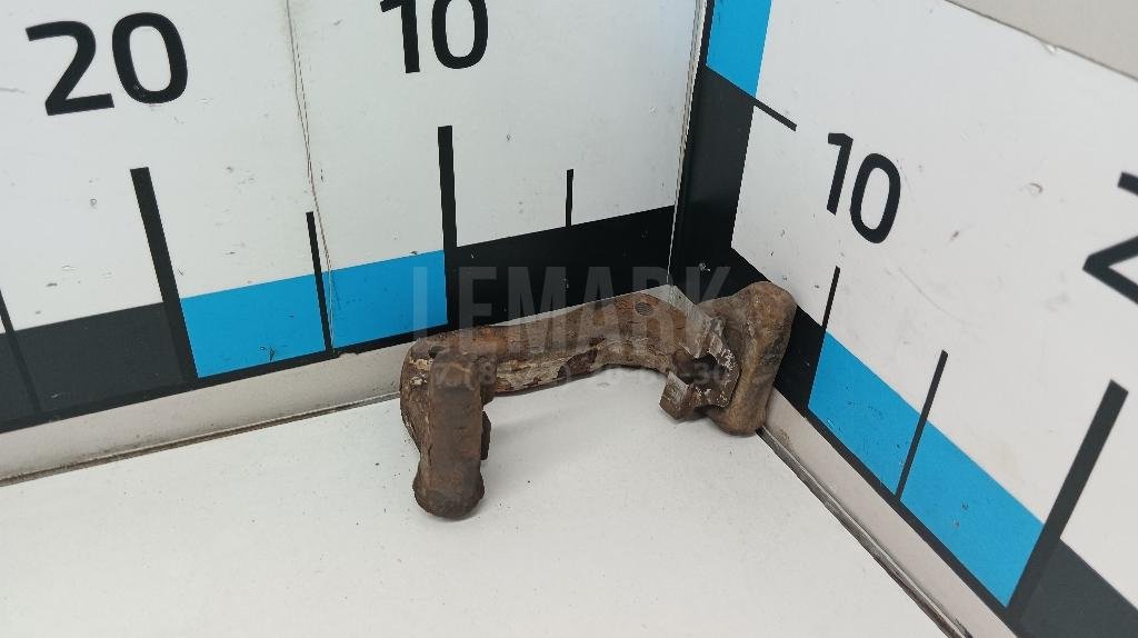 Скоба суппорта заднего левого