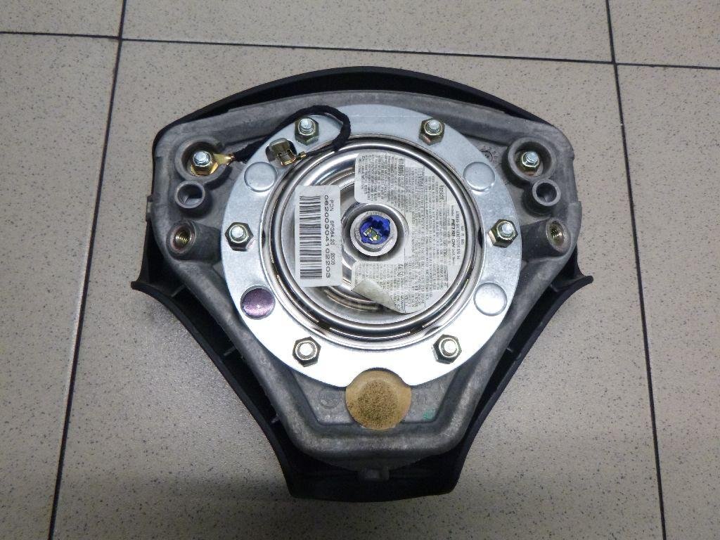 Подушка безопасности в рулевое колесо