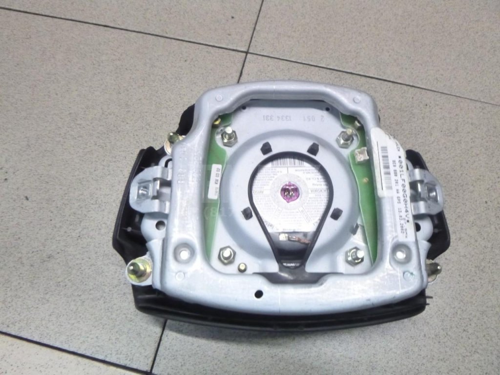 Подушка безопасности в рулевое колесо