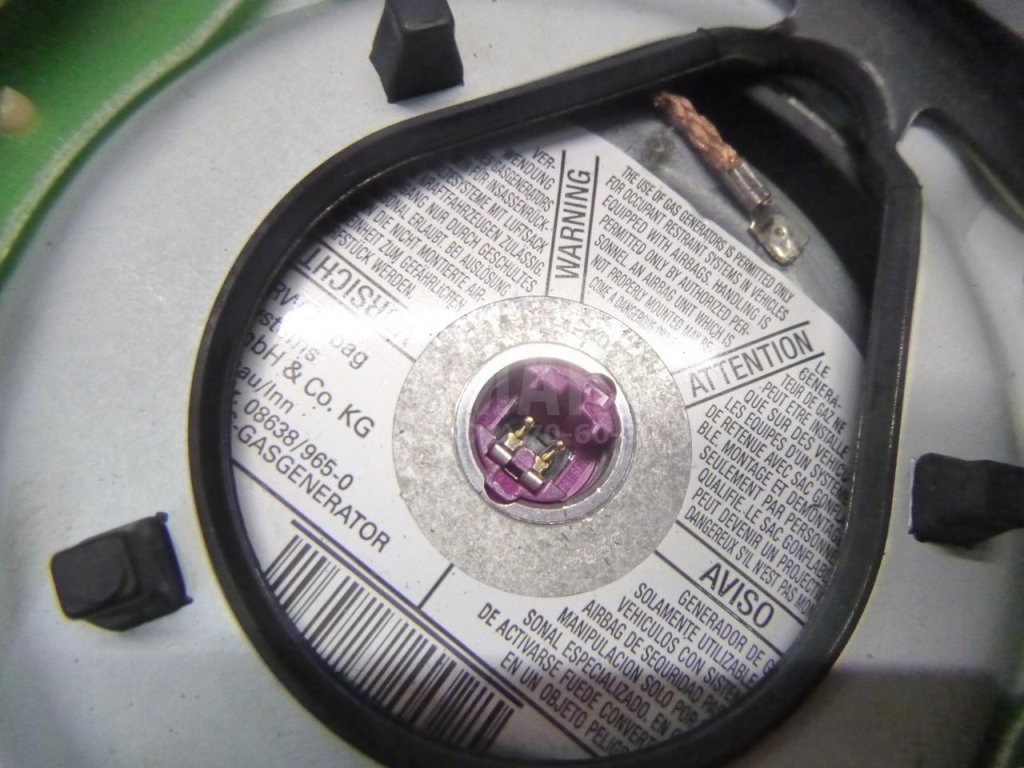 Подушка безопасности в рулевое колесо