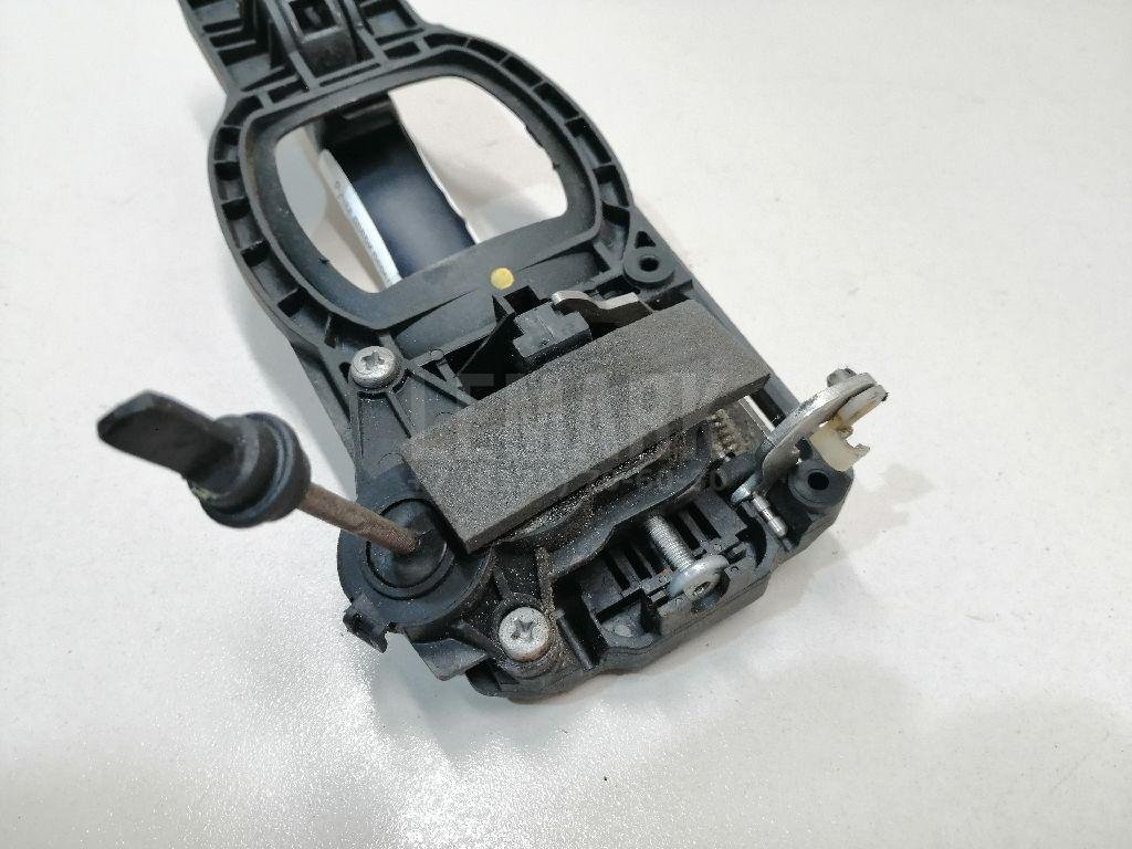 Ручка двери передней наружная правая