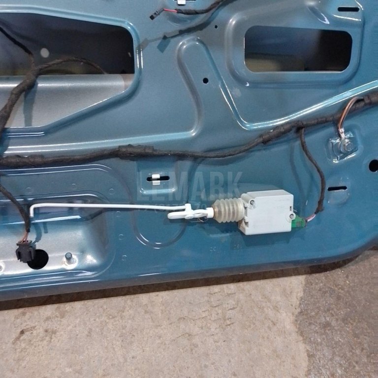 Дверь багажника со стеклом