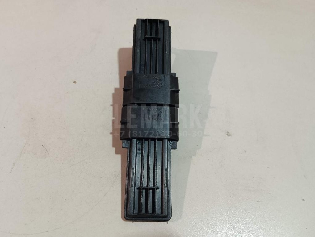 Крышка салонного фильтра