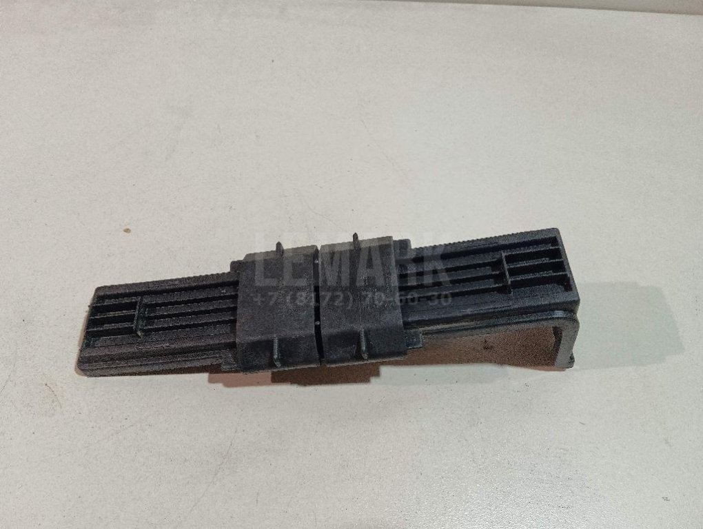 Крышка салонного фильтра