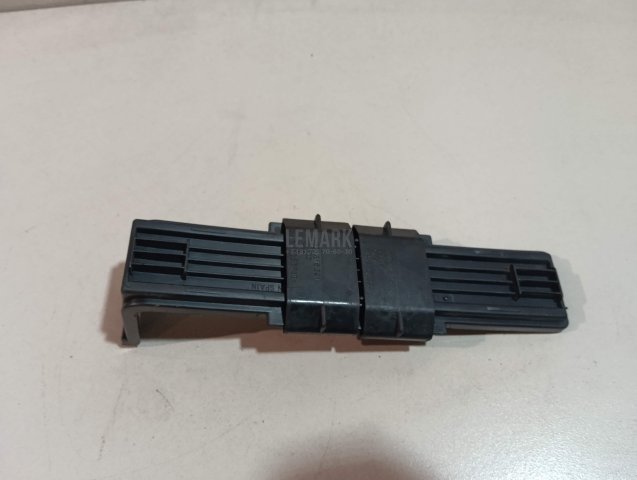 Крышка салонного фильтра