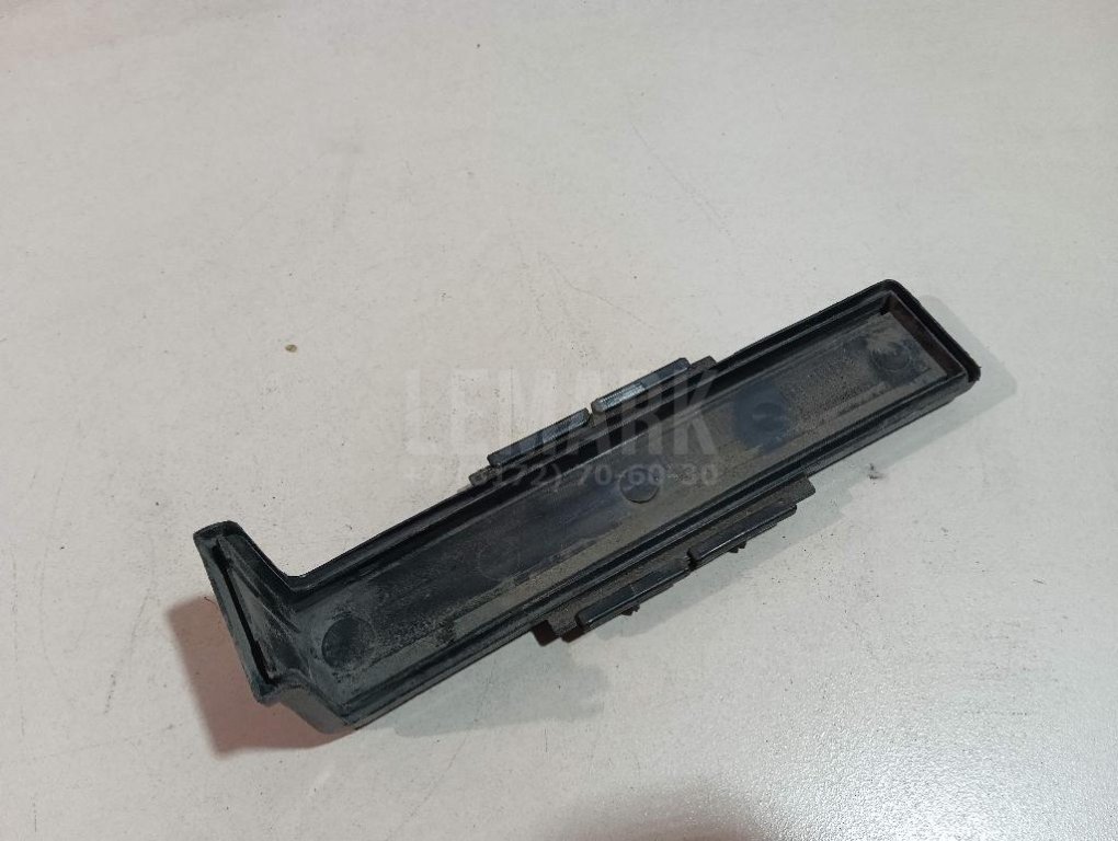 Крышка салонного фильтра