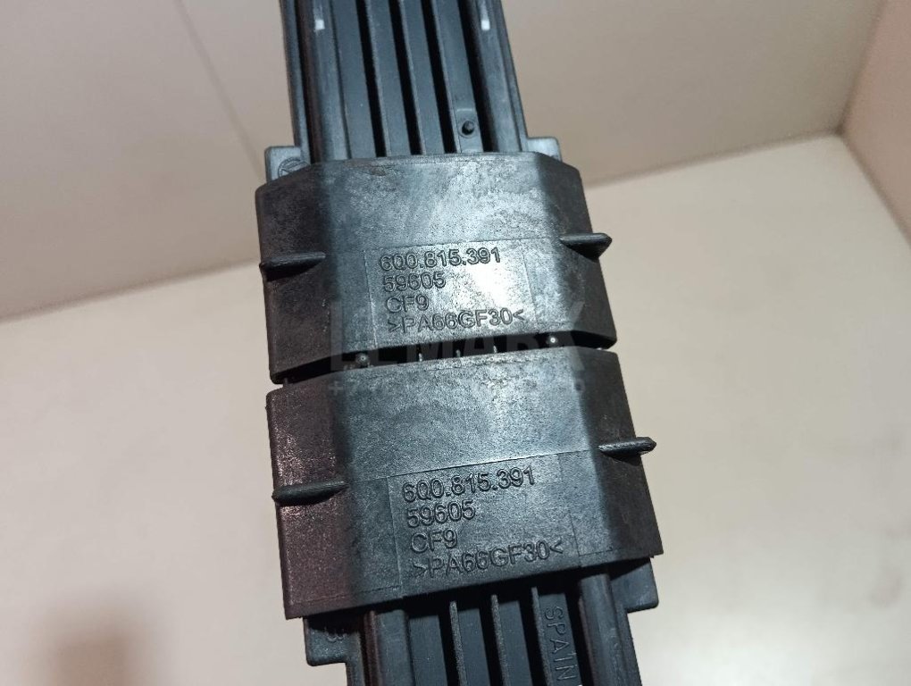 Крышка салонного фильтра