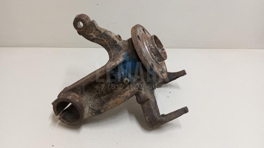 Кулак поворотный передний левый