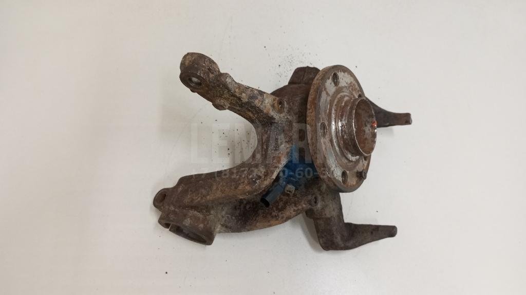 Кулак поворотный передний левый