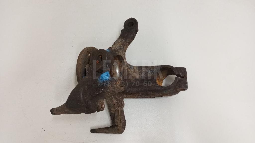 Кулак поворотный передний левый