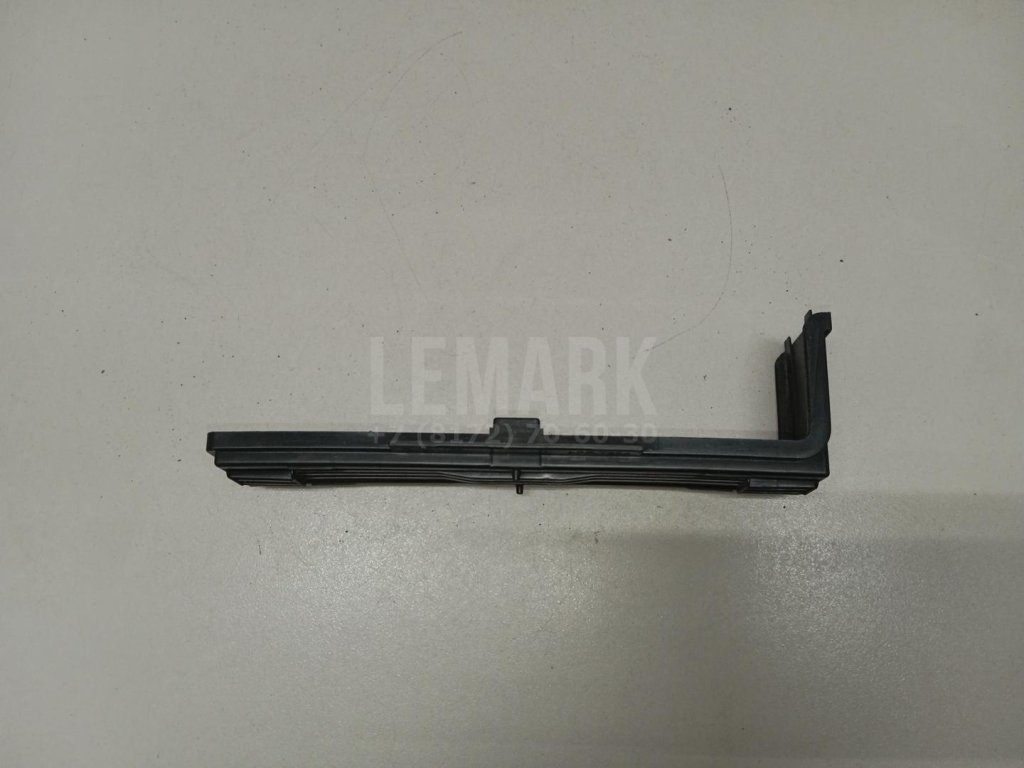 Крышка салонного фильтра