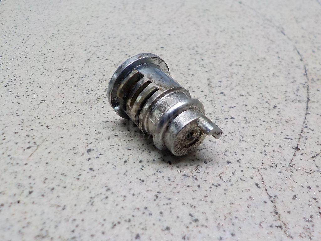 Вставка замка бардачка