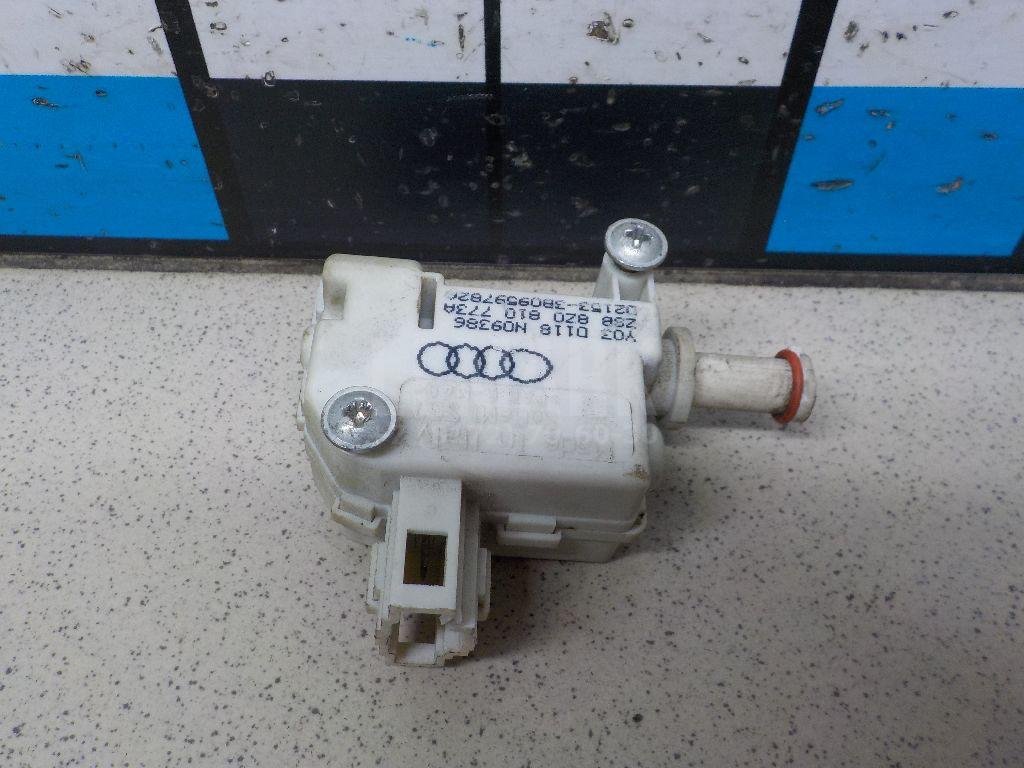 Активатор замка крышки бензобака