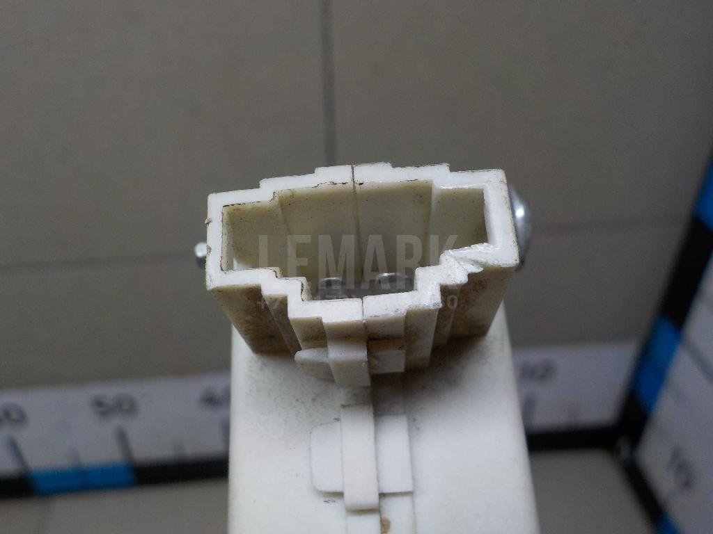 Активатор замка крышки бензобака