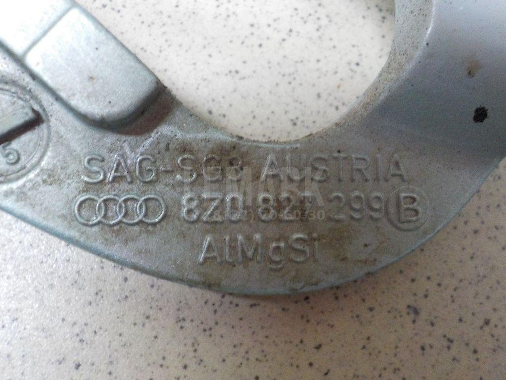 Петля двери багажника