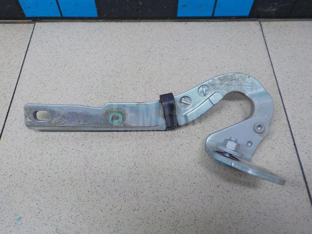 Петля двери багажника