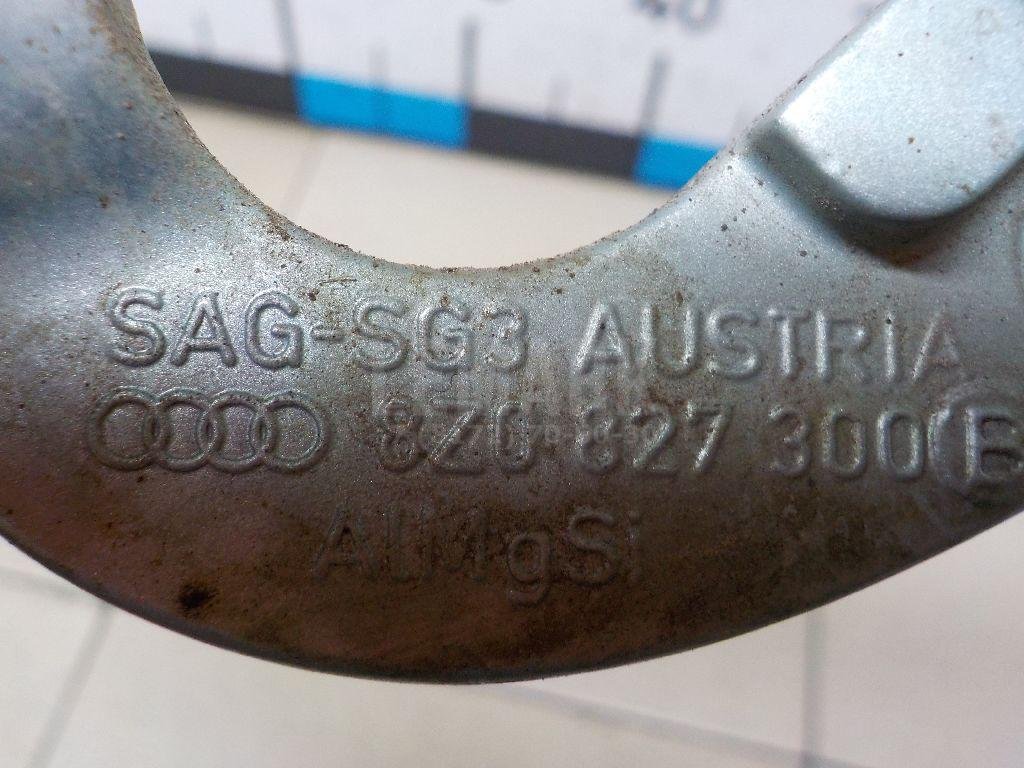 Петля двери багажника