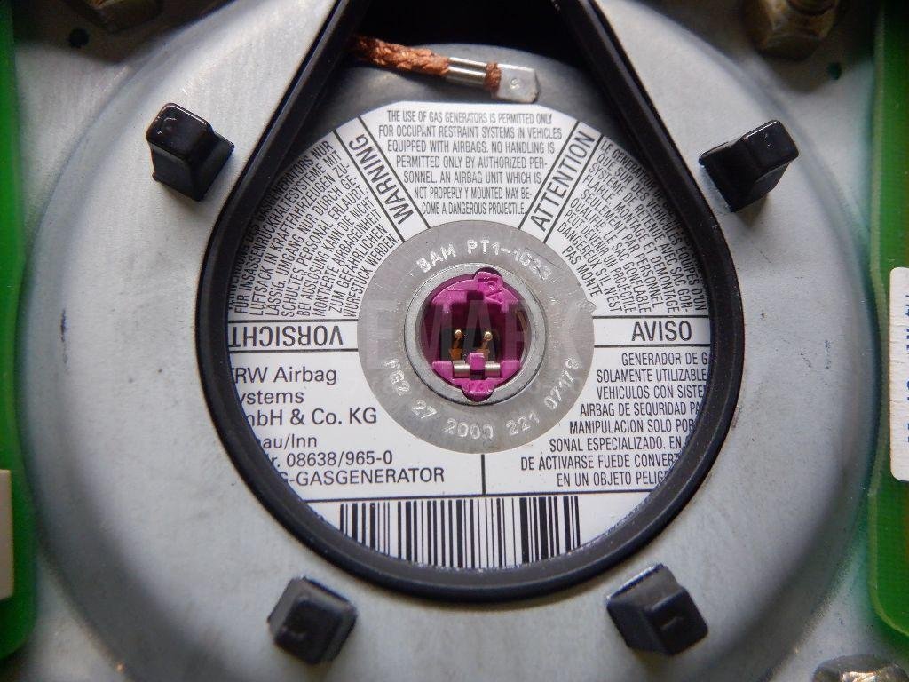 Подушка безопасности в рулевое колесо