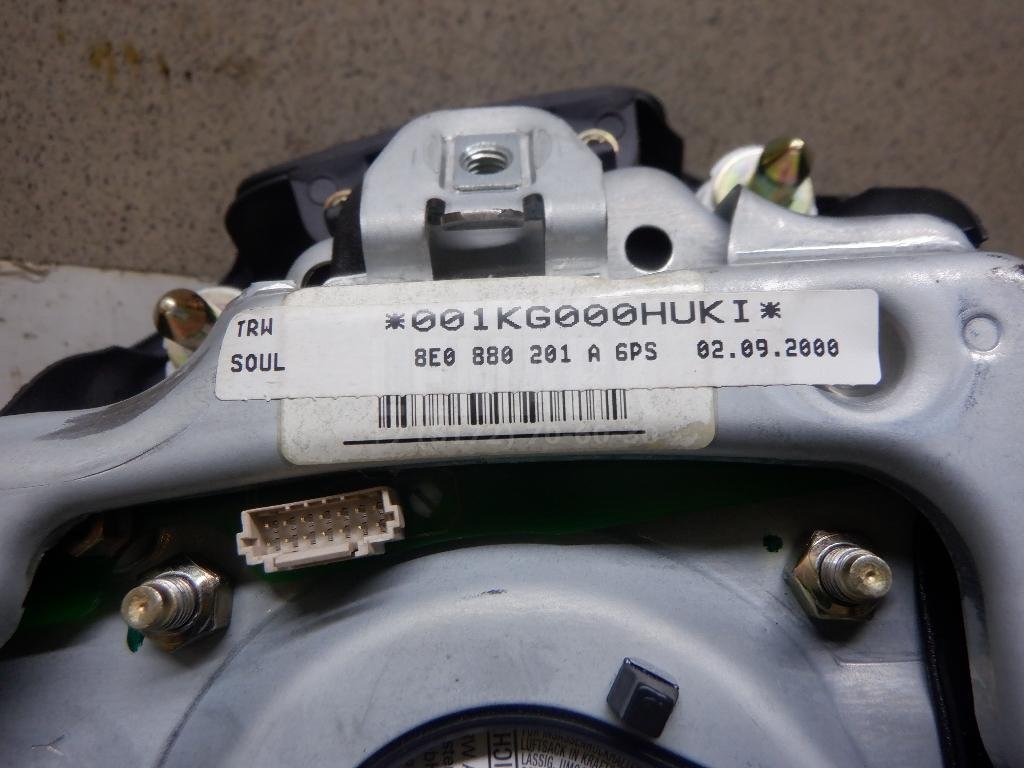 Подушка безопасности в рулевое колесо