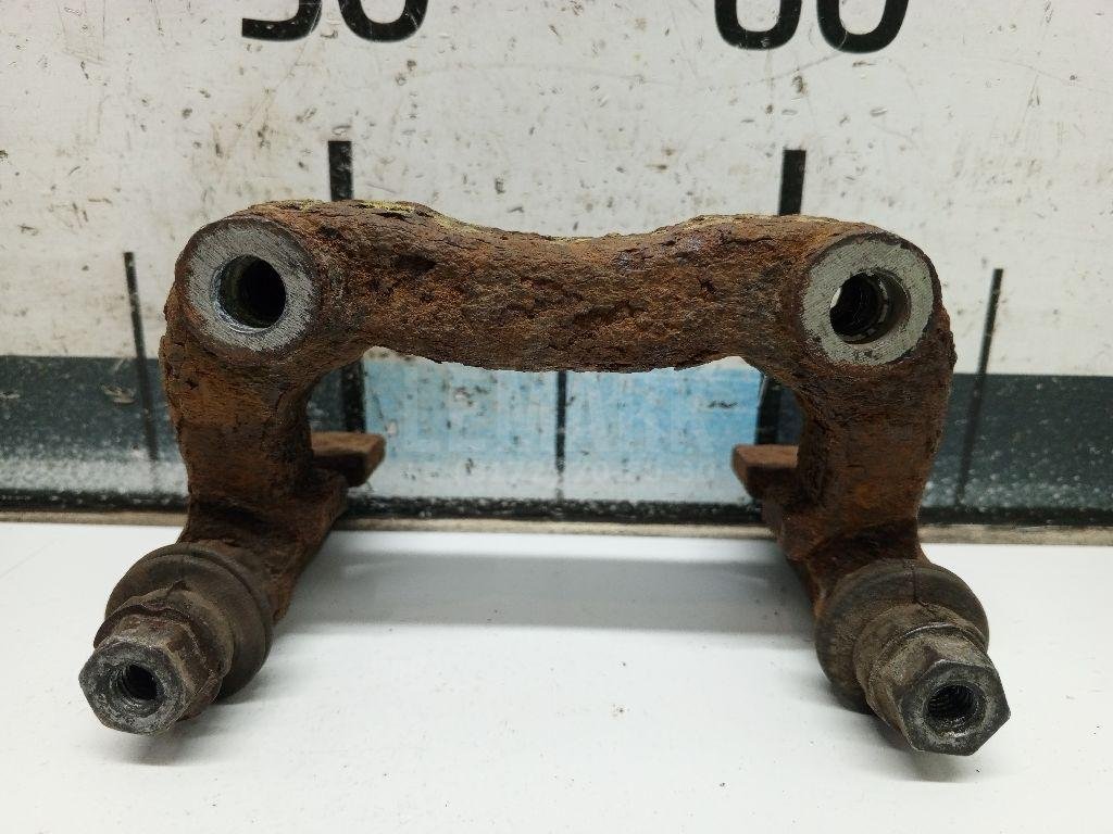 Скоба суппорта заднего правого