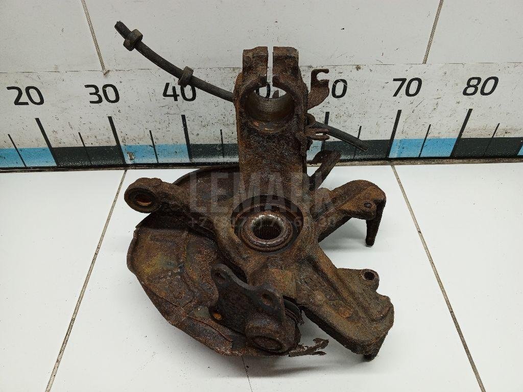 Кулак поворотный передний левый