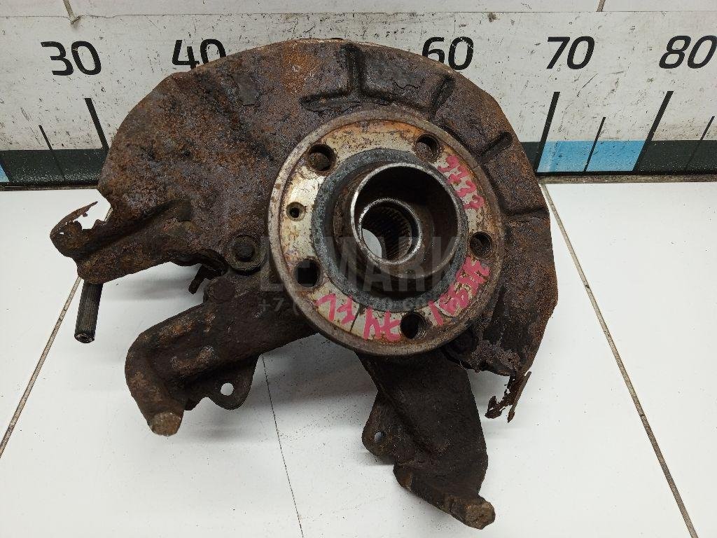 Кулак поворотный передний левый