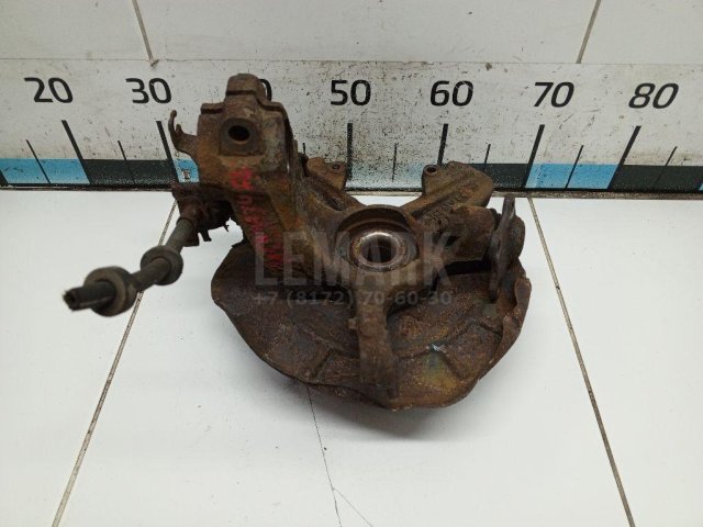 Кулак поворотный передний левый