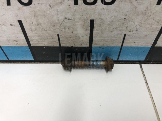 Болт переднего рычага