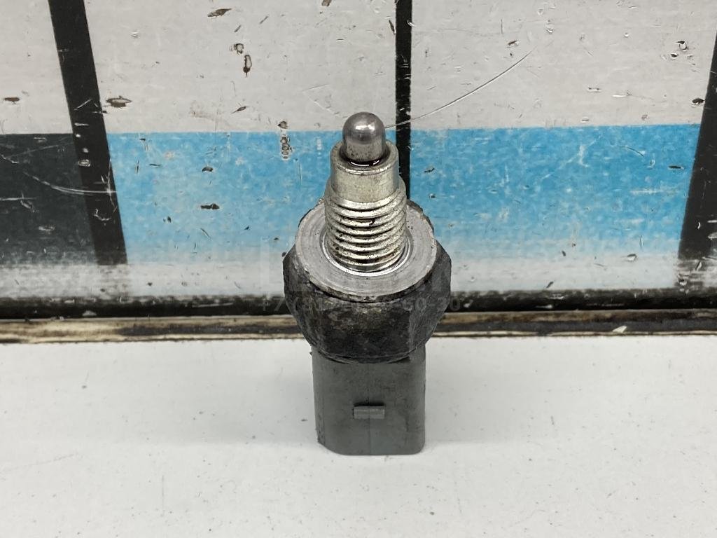 Датчик включения заднего хода