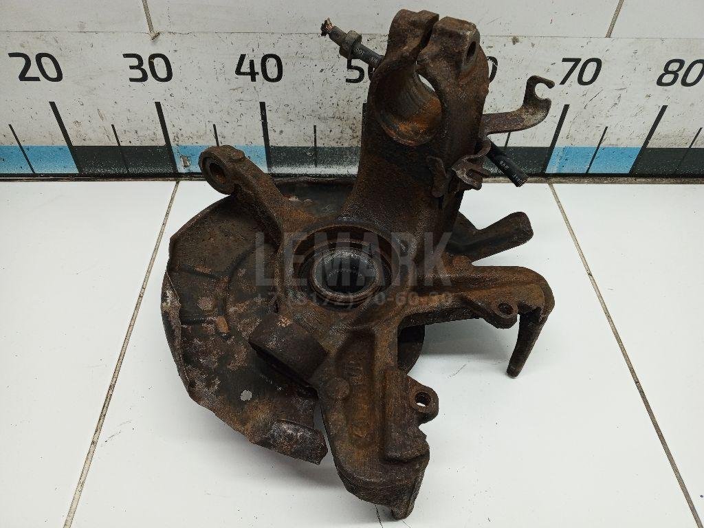 Кулак поворотный передний левый