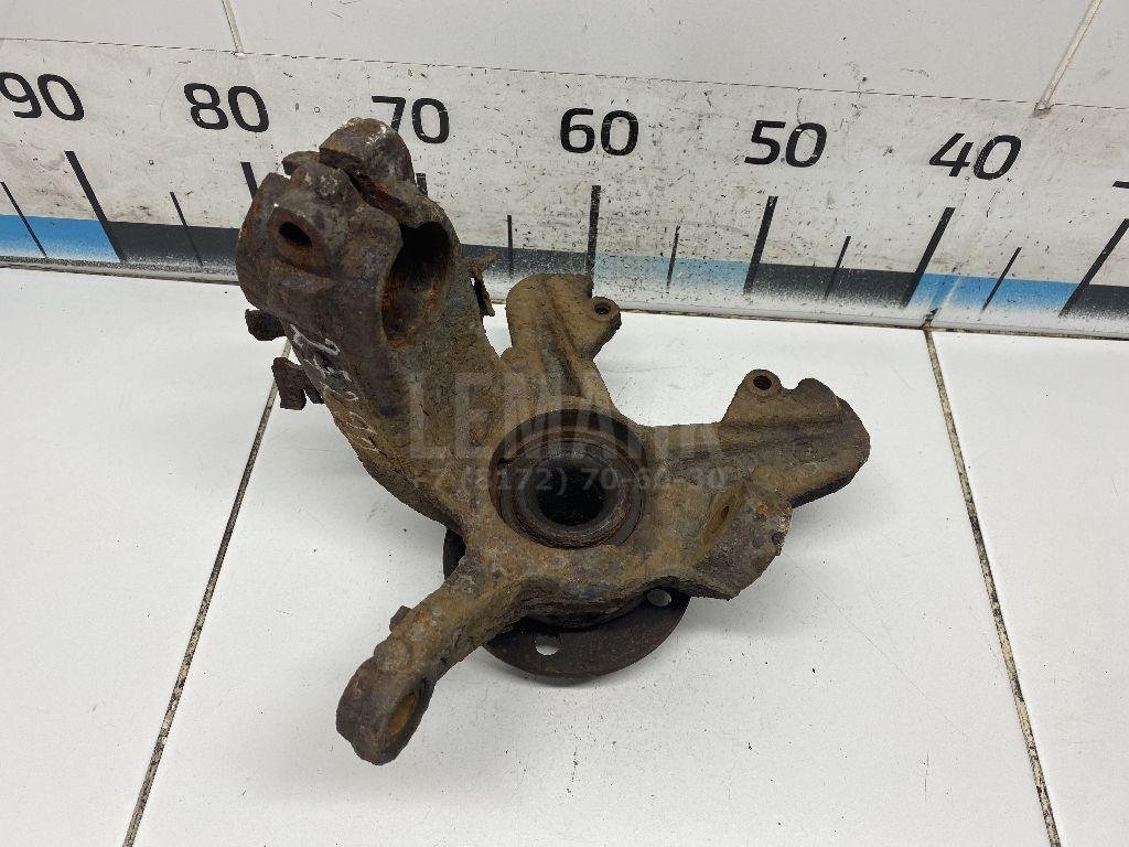 Кулак поворотный передний левый