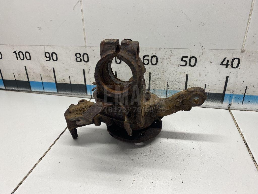 Кулак поворотный передний левый