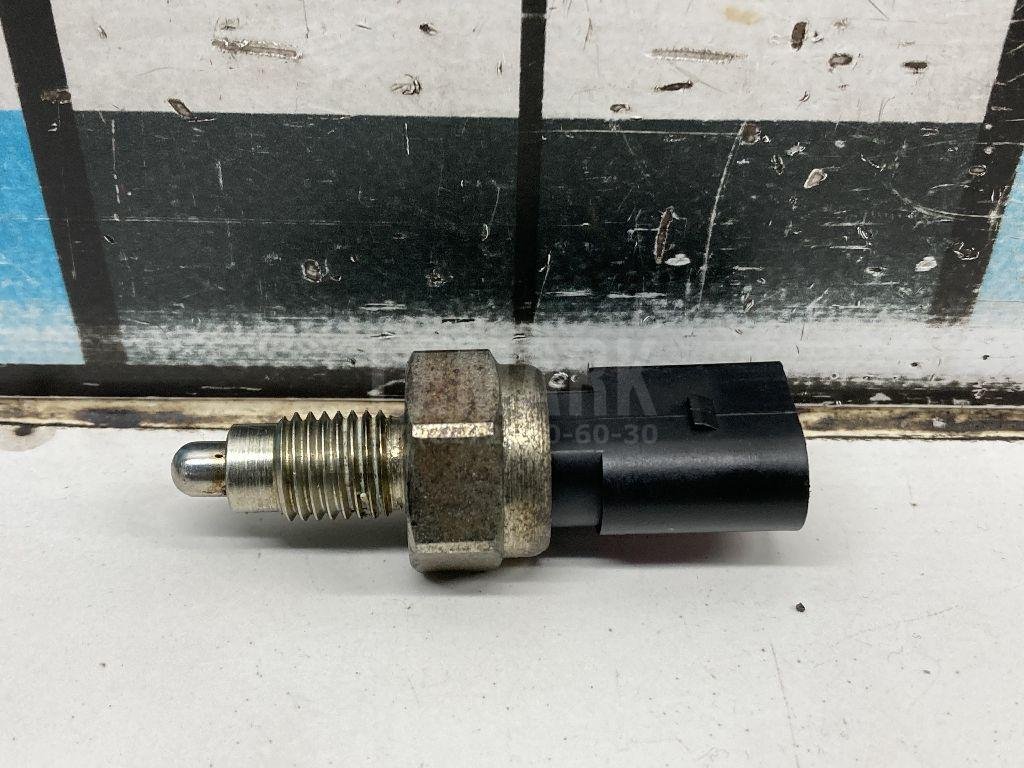 Датчик включения заднего хода