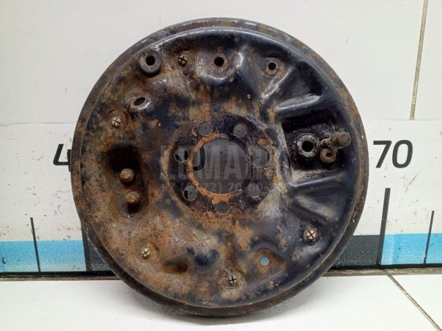 Щит опорный задний правый