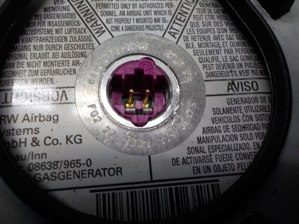 Подушка безопасности в рулевое колесо