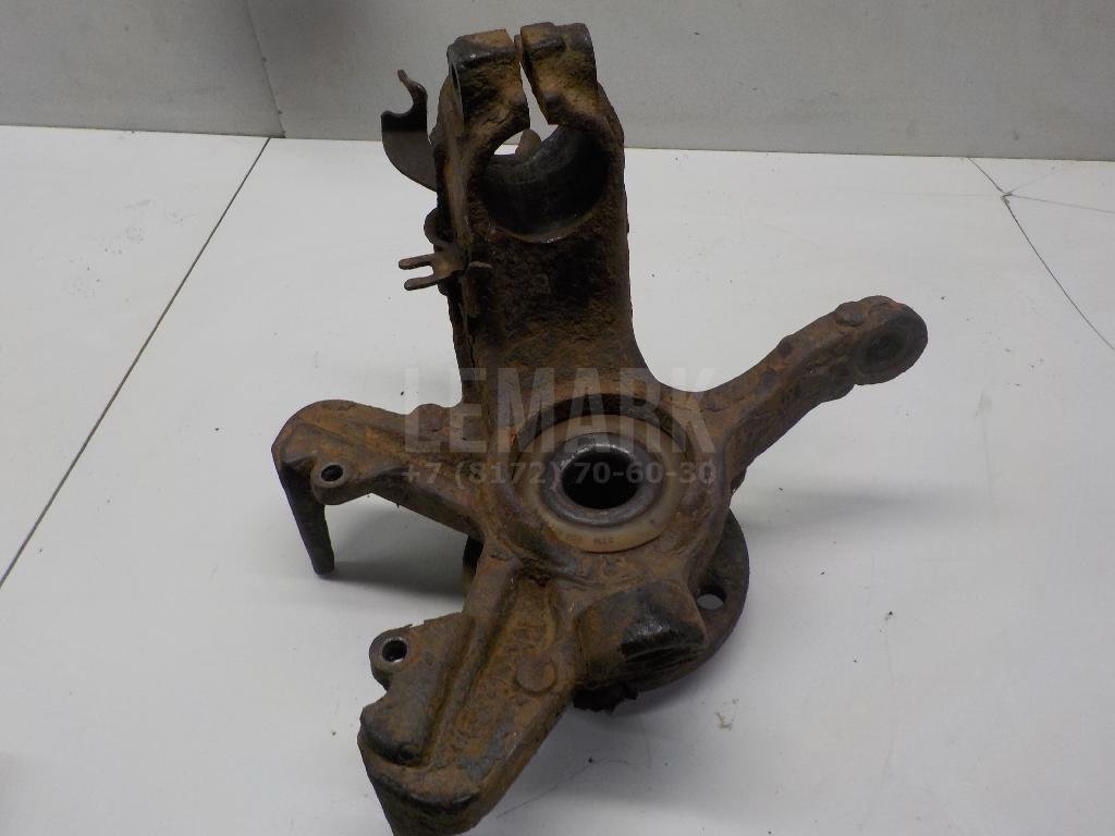 Кулак поворотный передний правый