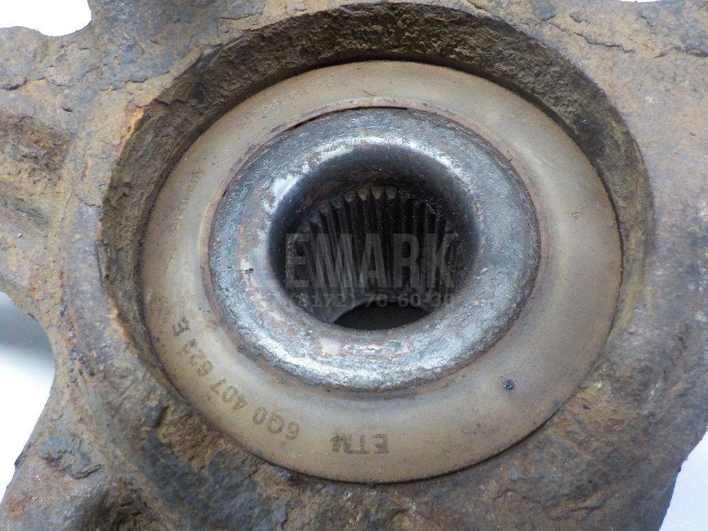 Кулак поворотный передний правый