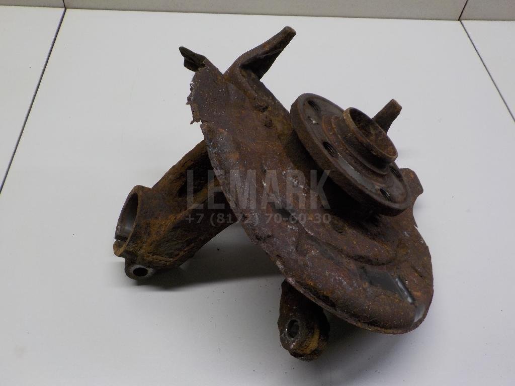 Кулак поворотный передний правый