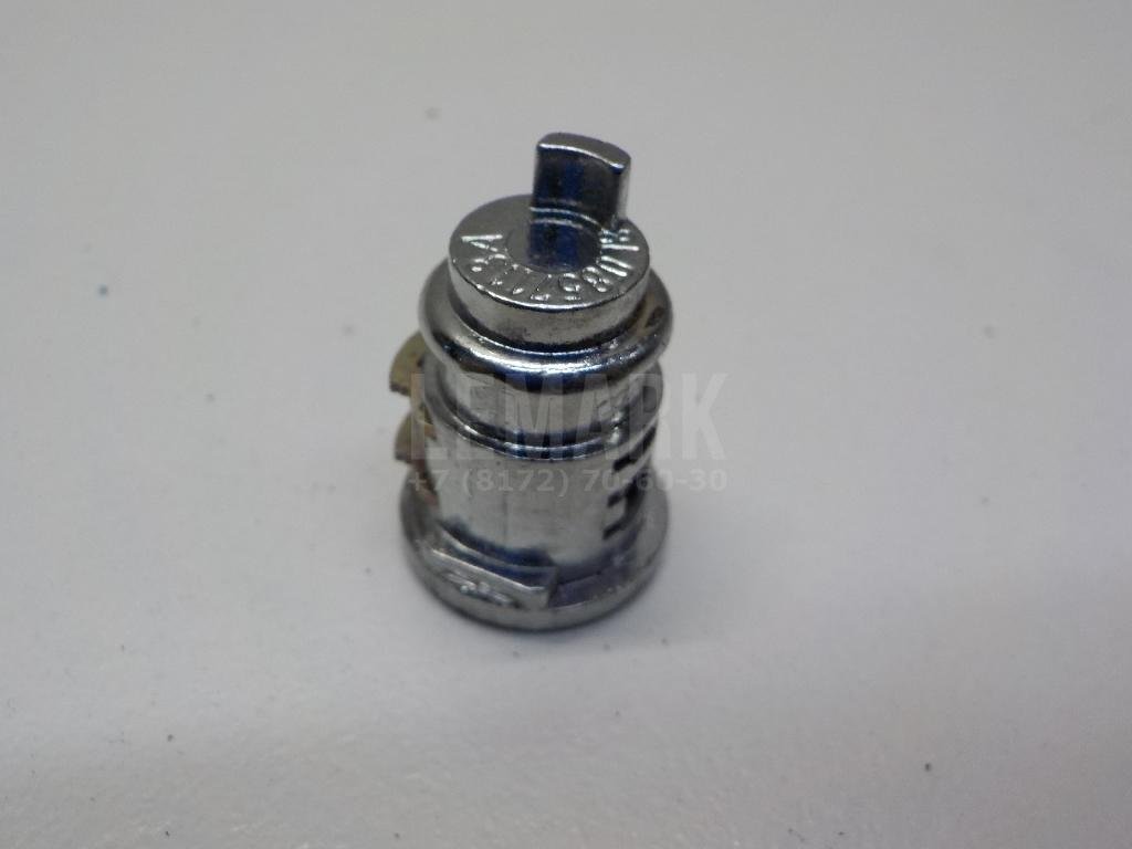 Вставка замка бардачка