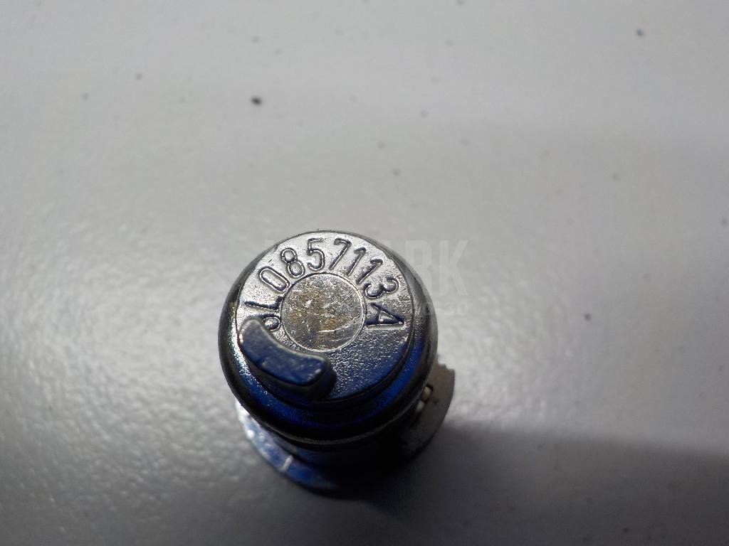 Вставка замка бардачка