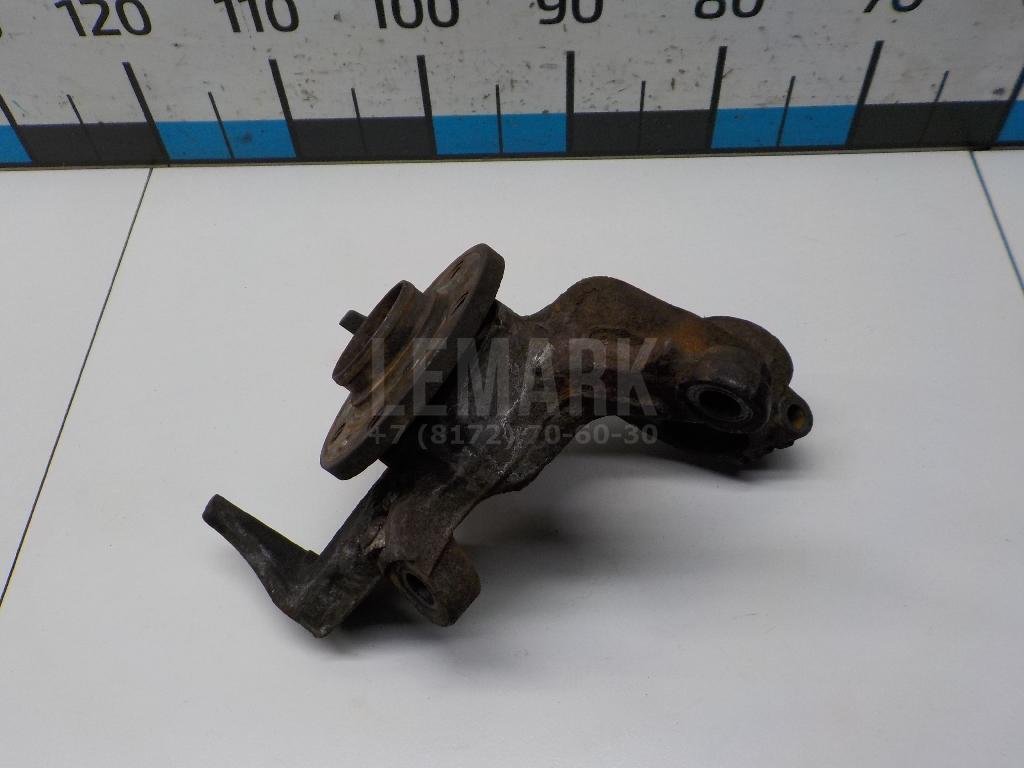 Кулак поворотный передний левый