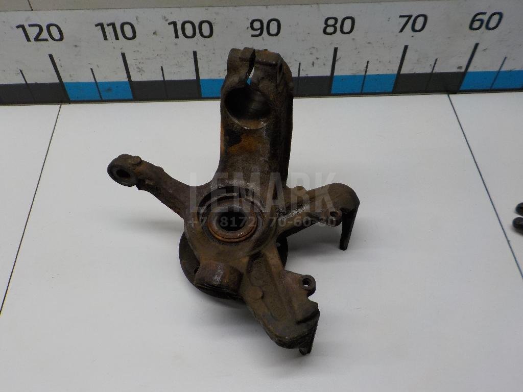 Кулак поворотный передний левый