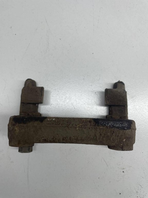 Скоба суппорта заднего левого