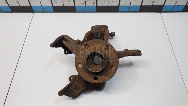 Кулак поворотный передний левый