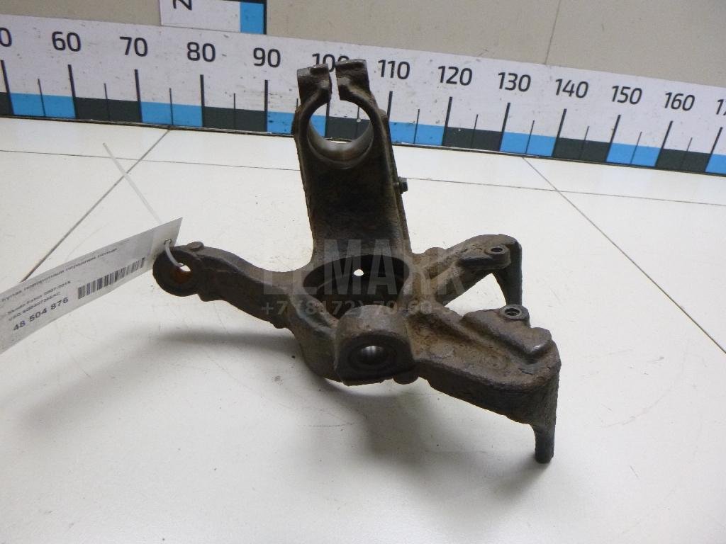 Кулак поворотный передний левый