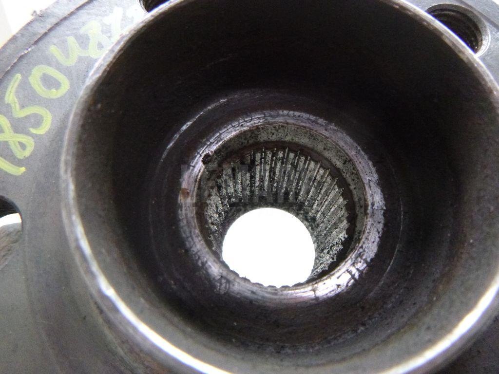 Кулак поворотный передний правый